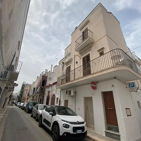 Guest house Petali Rosa - Dimora Tritone Vista Mare 3*