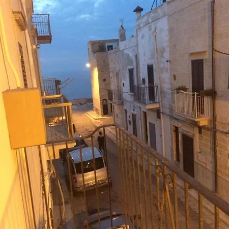 Guest house Petali Rosa - Dimora Tritone Vista Mare 3*